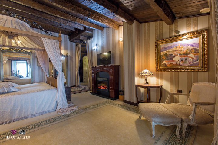 Room 3 of 16