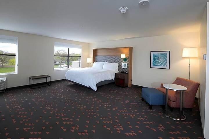 1 King Bed (7 of 29)