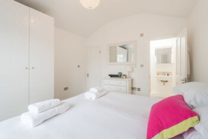 Room 13 of 32
