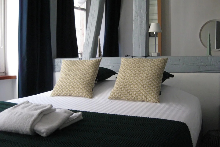 Room 3 of 7