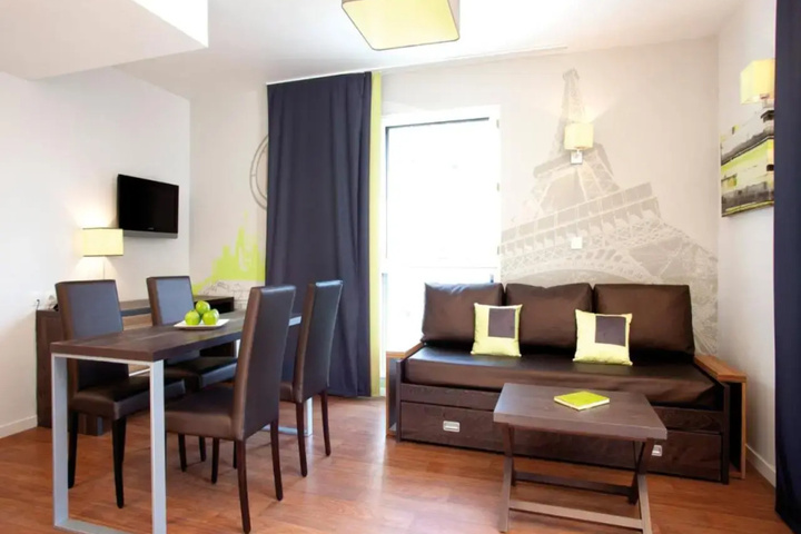 Room 6 of 16