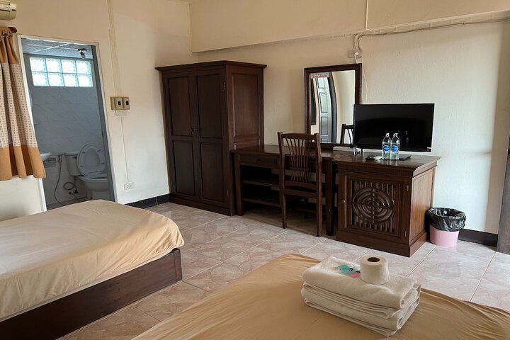 Room 13 of 37