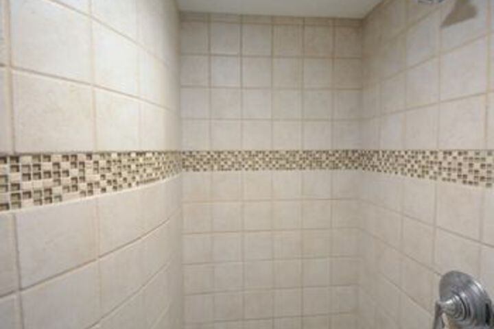 Room 12 of 110