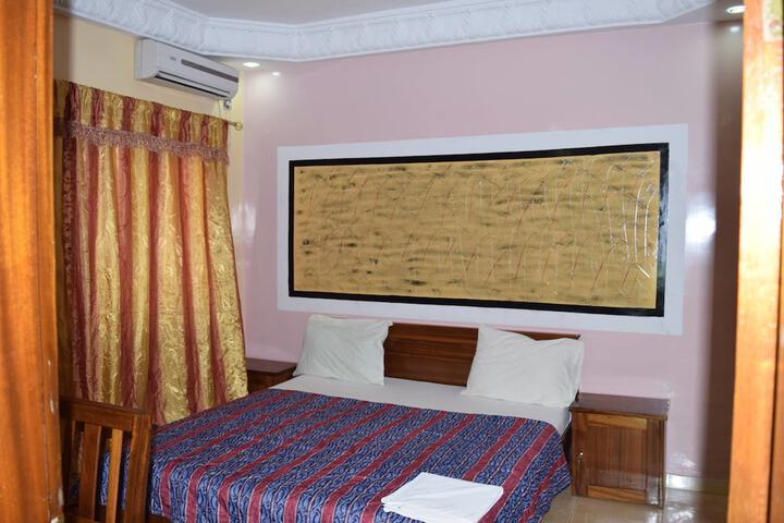 Room 4 of 17