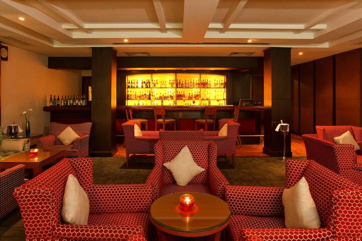 Lounge 44 of 51