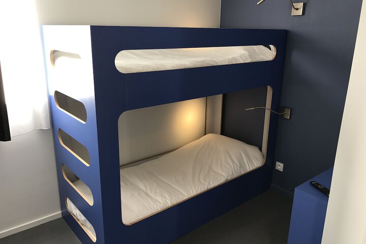 Room 13 of 32