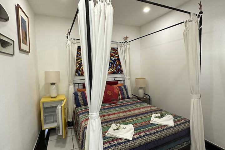 Room 8 of 180