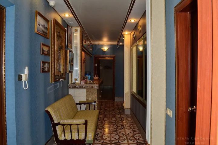 Room 8 of 11