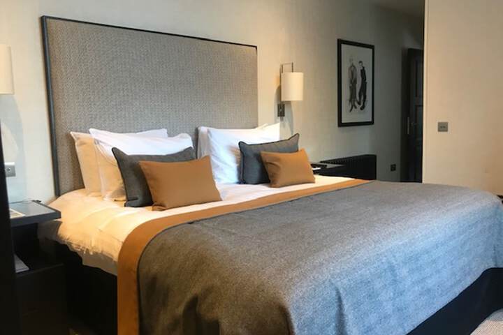 Room 14 of 90