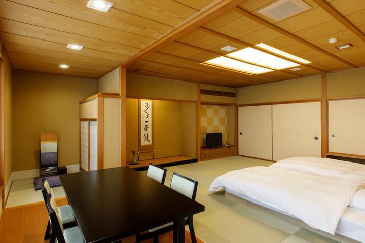 Room 4 of 19