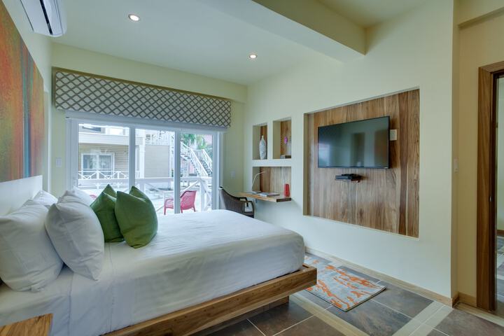 Room 4 of 81