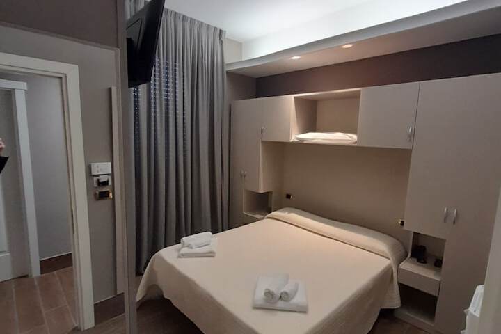 Room 10 of 36