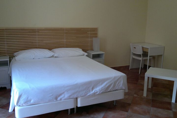 Room 8 of 66