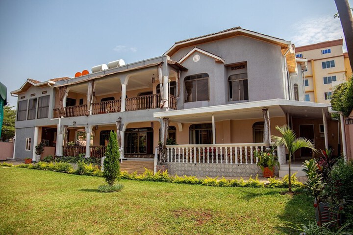 Hotel Exterior 74 of 98