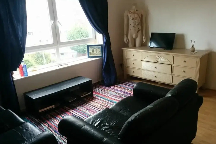 Room 5 of 11