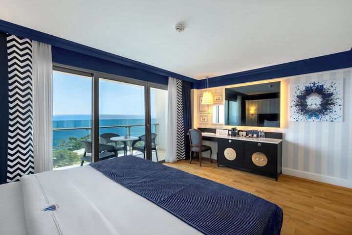 Room 12 of 152