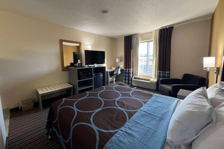 1 Queen Bed (11 of 23)