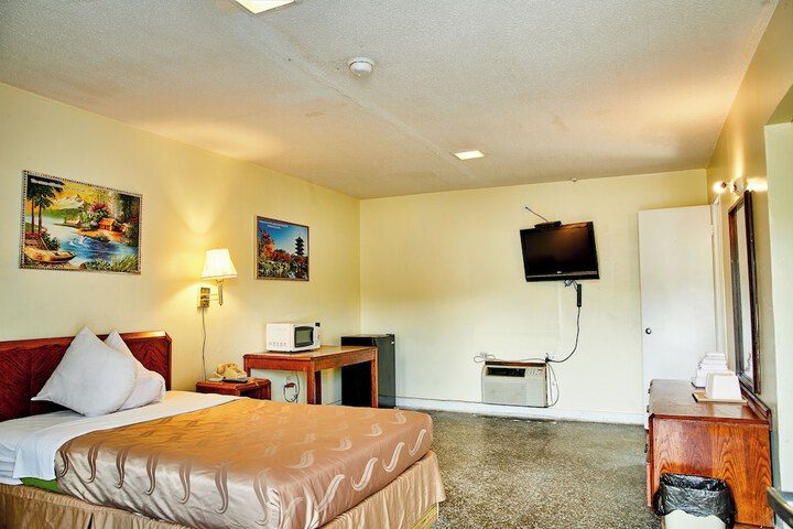 Room 8 of 23