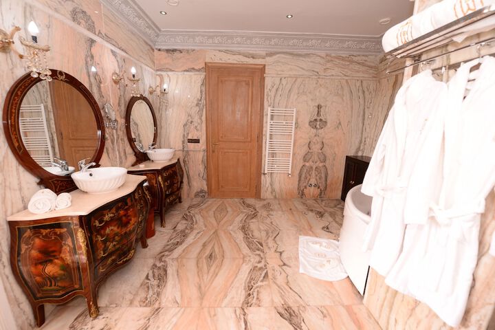 Room 56 of 77