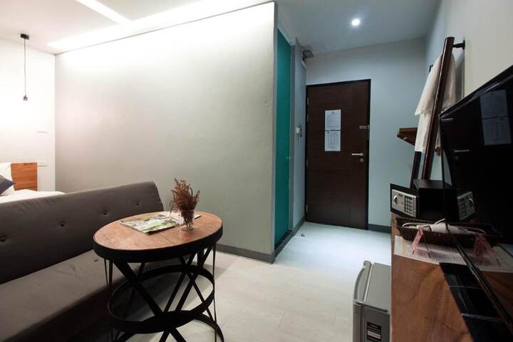 Room 8 of 60