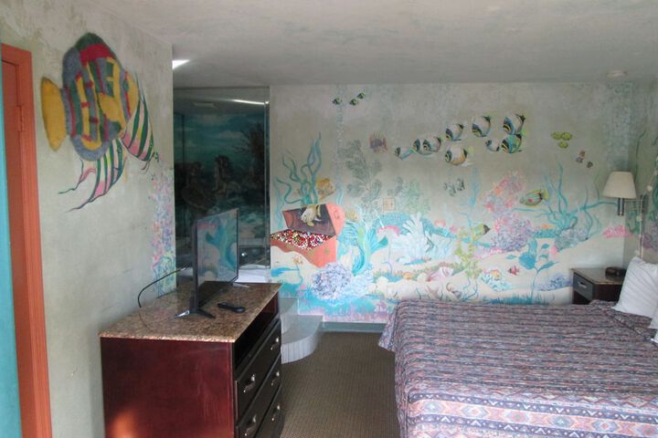 Room 9 of 19