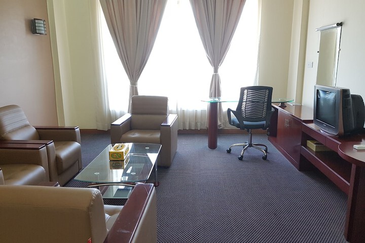 Room 9 of 40