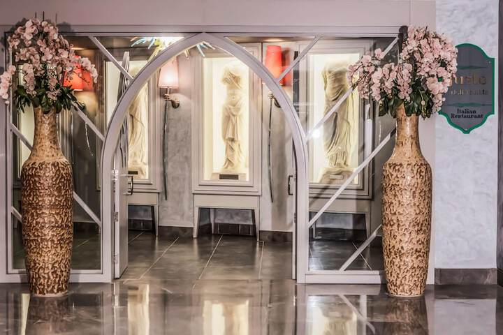 Entrance & Lobby
