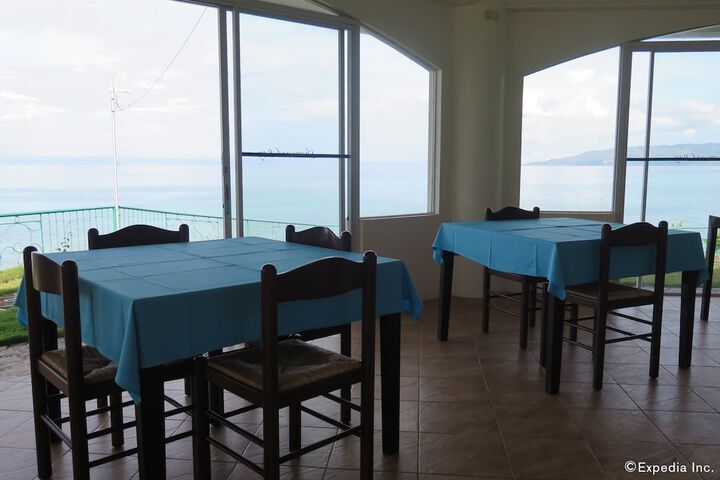 Dining 52 of 65