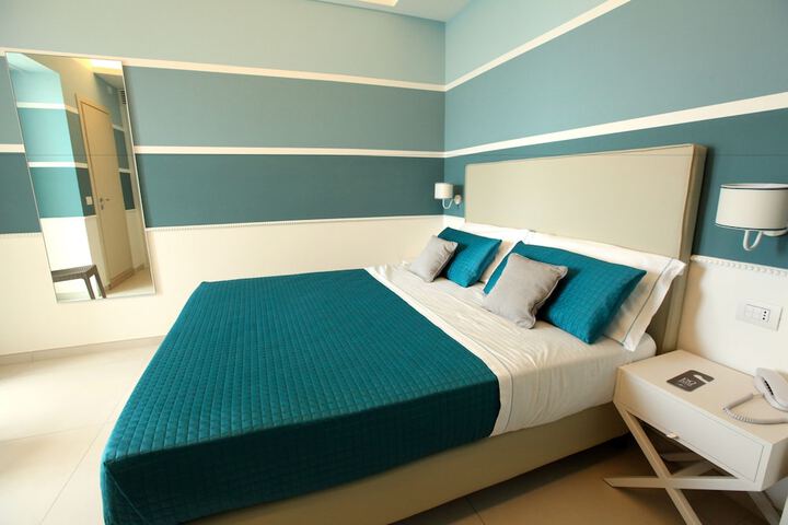 Room 4 of 30