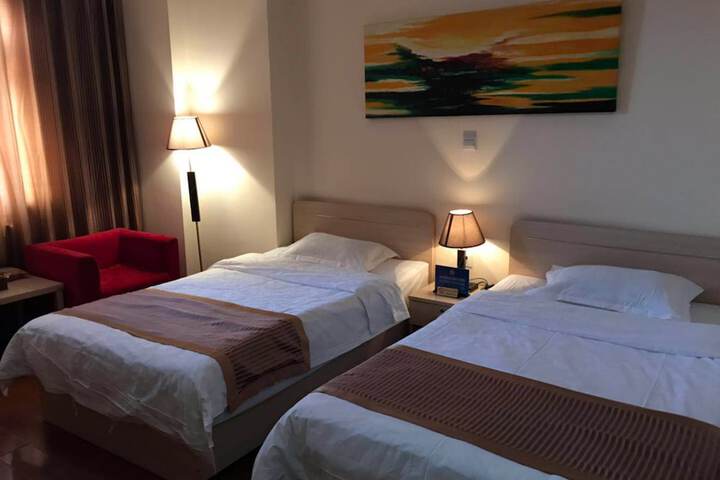 Room 3 of 27