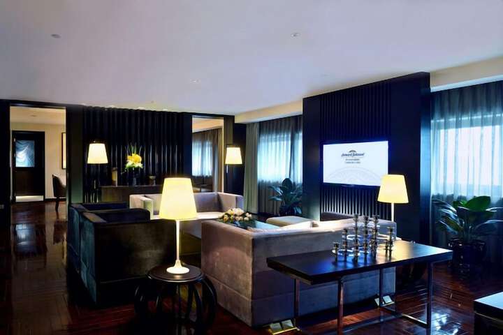 Room 13 of 23