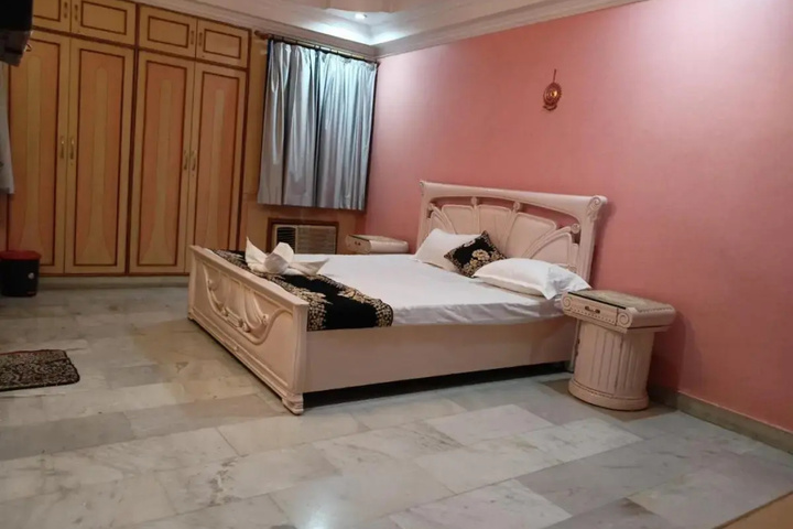 Room 3 of 11