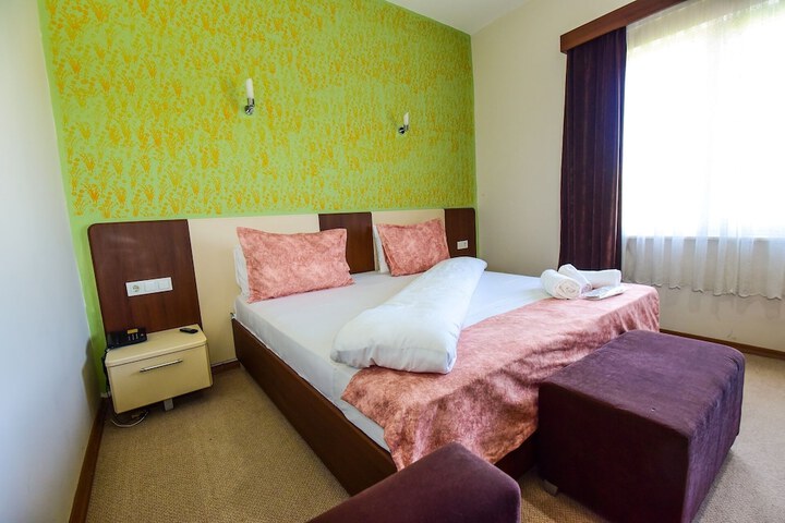 Room 16 of 34