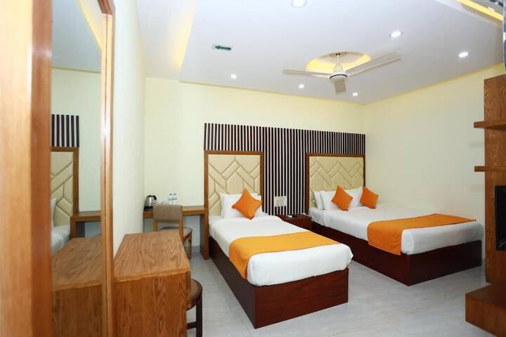 Room 6 of 32