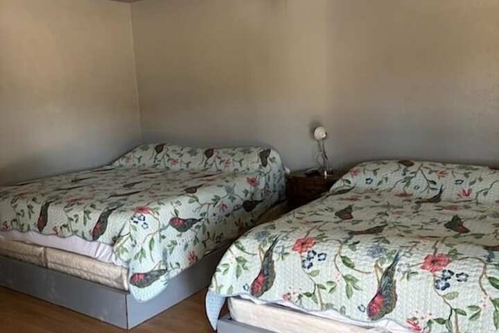 Room 4 of 8