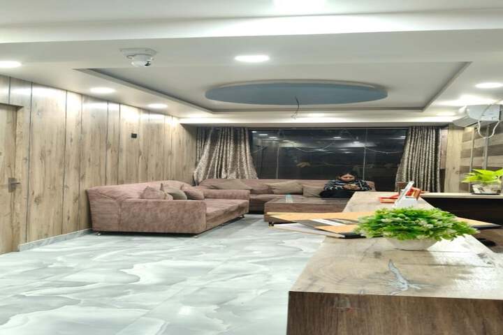Room 8 of 19