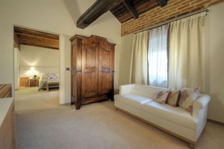 Room 18 of 26