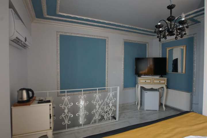 Room 6 of 34