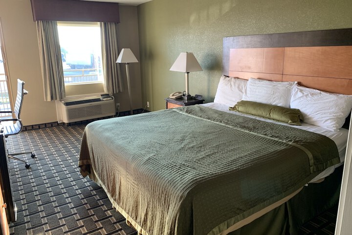 1 Queen Bed (14 of 15)