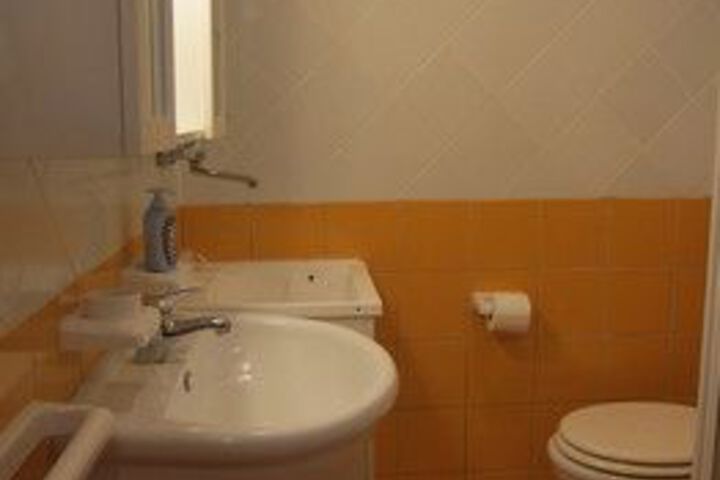 Room 2 of 17