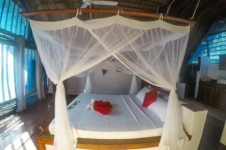 Room 2 of 6