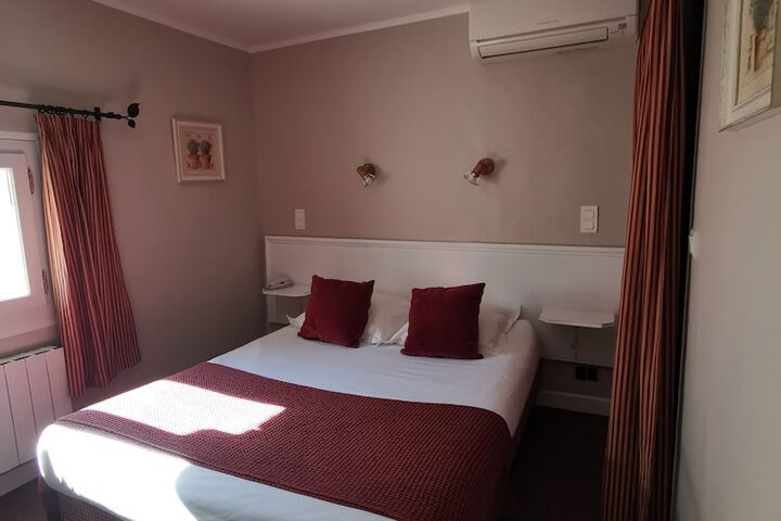 Room 10 of 42