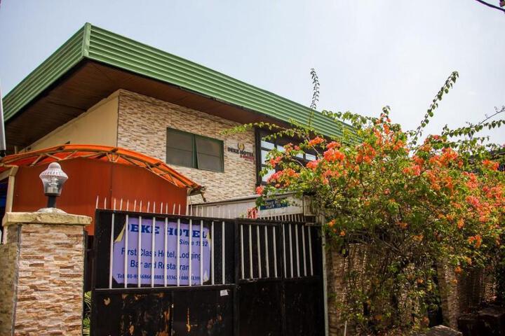Deke Hotel and Suites