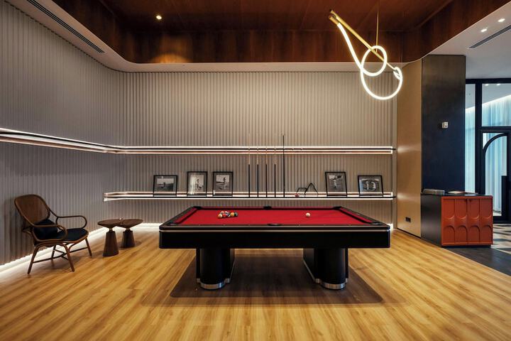 Lounge 110 of 124