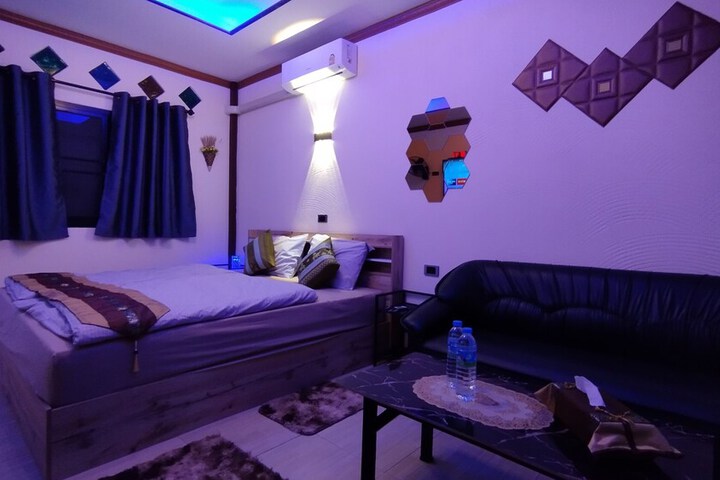 Room 35 of 196