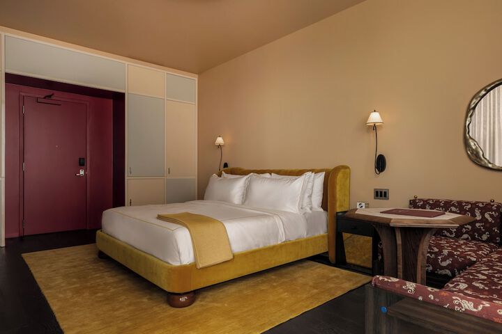 Room 22 of 62