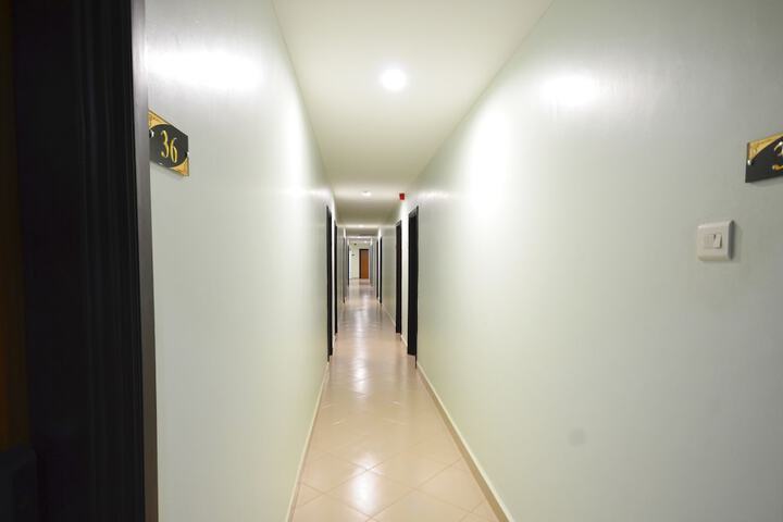 Ballroom/Hall 27 of 38