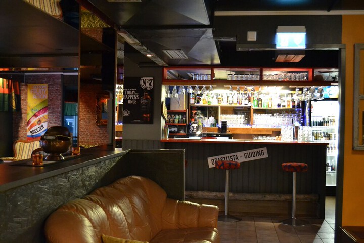 Lounge 45 of 54