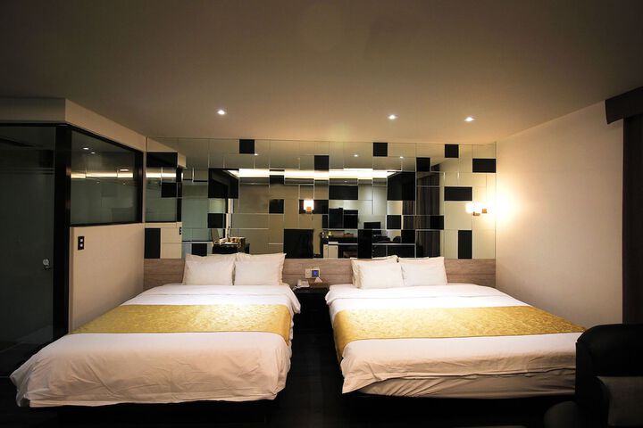 Room 17 of 74