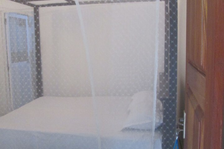 Room 15 of 33